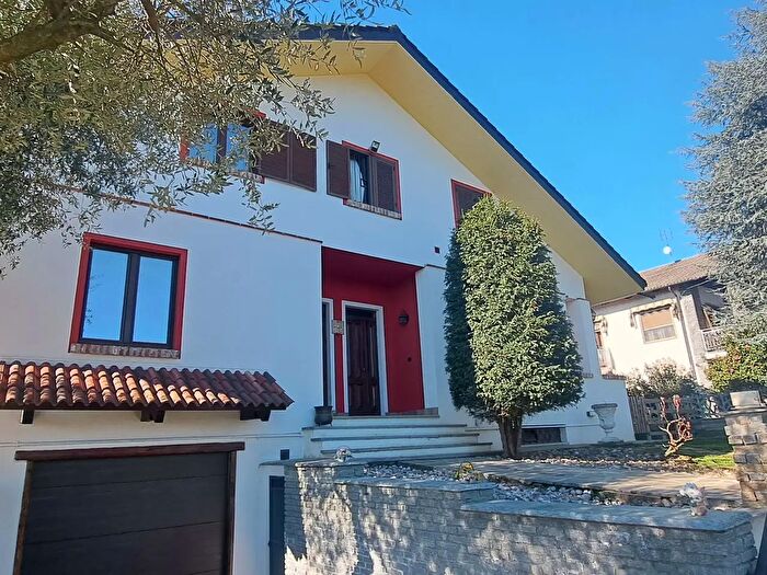 Casa con 15 locali in vendita in Via Roma, Roletto