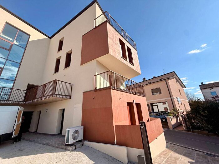 Appartamento con 5 locali in affitto in Via Roma, Capriolo