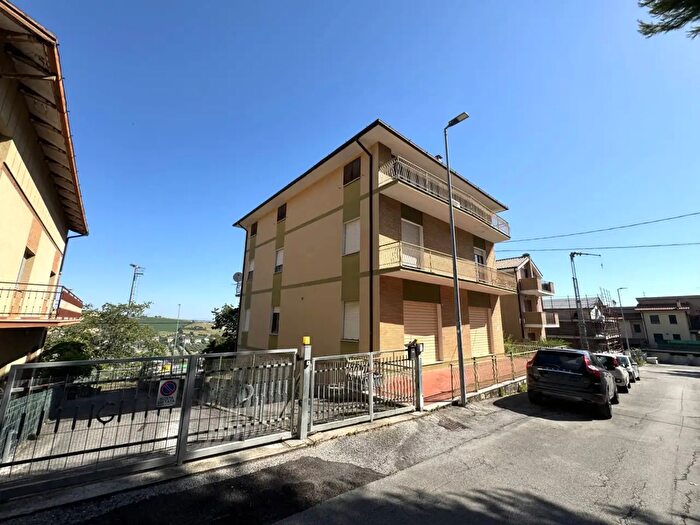 Appartamento con 7 locali in vendita in Via Toscanini, Fermo
