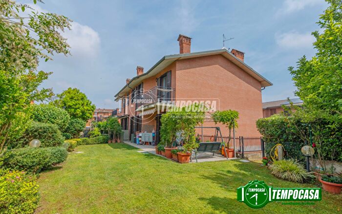 Casa con 7 locali in vendita in Via Sandro Pertini, Borgarello