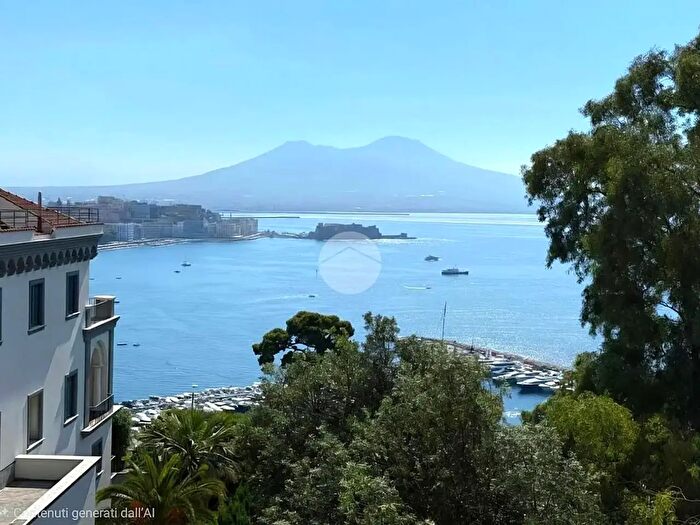 Appartamento con 5 locali in vendita in Via Orazio, Napoli
