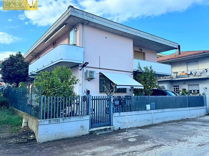 Appartamento con 5 locali in vendita in Via Gioia, Roseto Degli Abruzzi