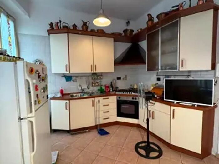 Appartamento con 6 locali in affitto in Via Giovanni Opisso, Genova