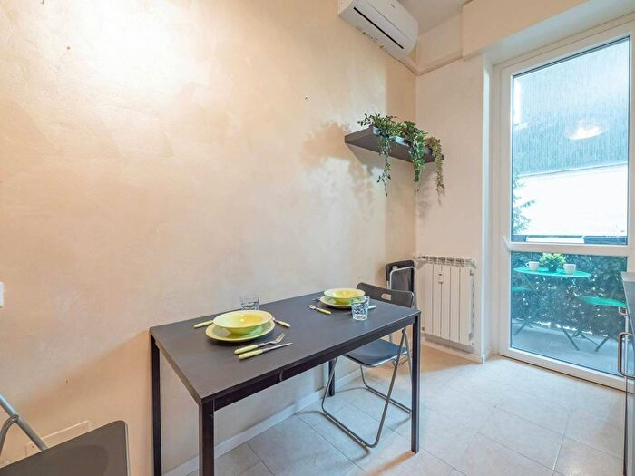 Appartamento monolocale in affitto in Via Macedonio Melloni, Indipendenza, Milano