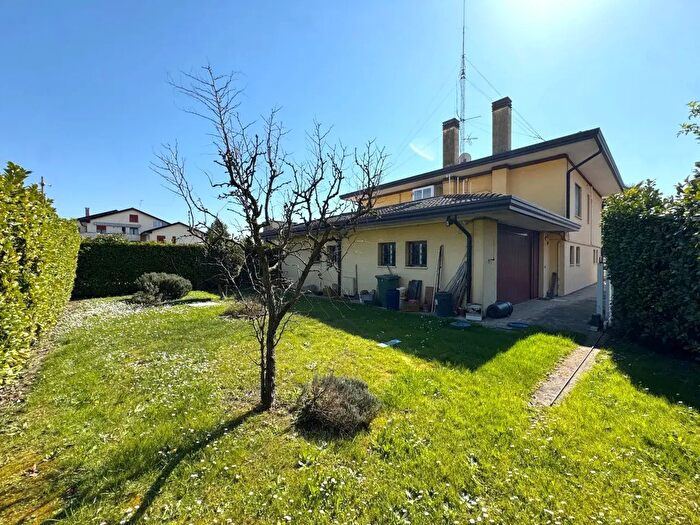 Casa quadrilocale in vendita in Vicolo Giacomo Zanella, Albignasego