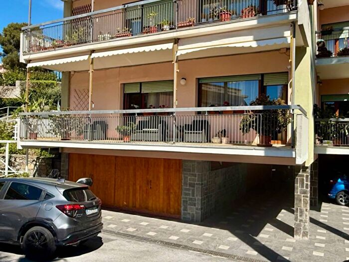 Appartamento con 6 locali in affitto in Viale Ponte dellAmmiraglio, Quarto, Genova