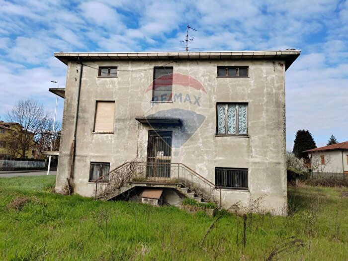 Casa con 8 locali in vendita in Strada Santa Margherita, Fidenza