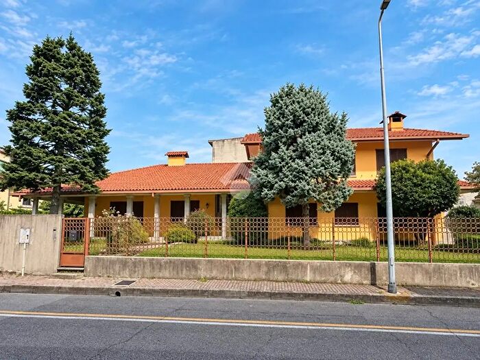 Casa con 6 locali in vendita in Via Luigi Galvani, Varedo