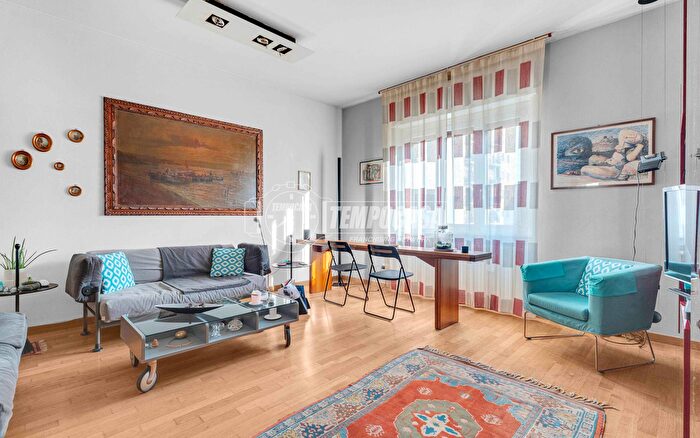 Appartamento trilocale in vendita in Via Pietro Pomponazzi, Milano