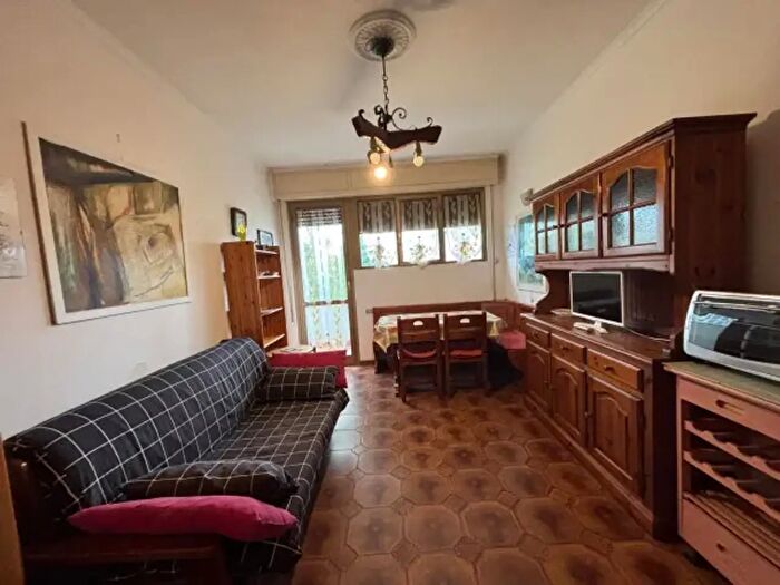 Appartamento bilocale in vendita in Via Vittorio Veneto, Massa