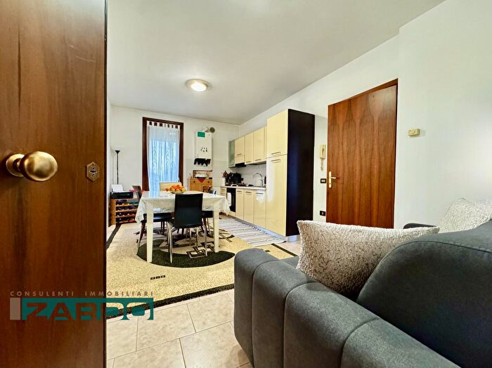 Appartamento trilocale in vendita in Loria