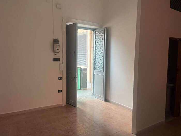 Appartamento trilocale in affitto in Via Lavinia, Bagnoli, Napoli