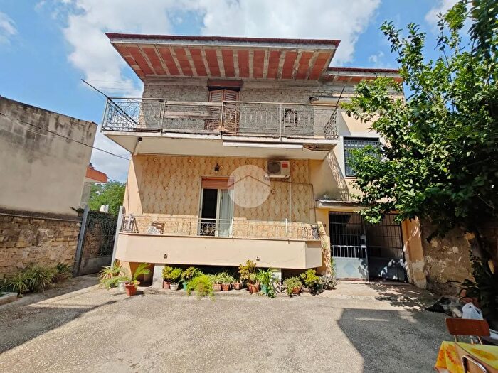 Appartamento trilocale in vendita in Via Giosuè Carducci, Caivano