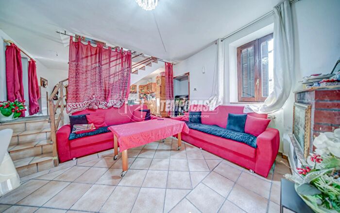 Casa trilocale in vendita in Via Ospedale d, Castano Primo