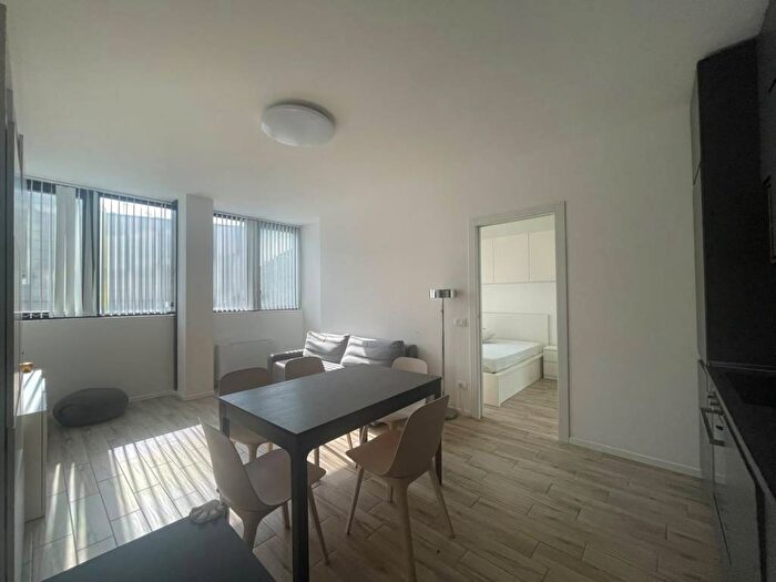 Appartamento trilocale in affitto in Via Noto, Vigentino Fatima, Milano
