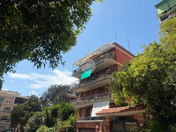 Appartamento quadrilocale in vendita in Via delle Egadi, Roma