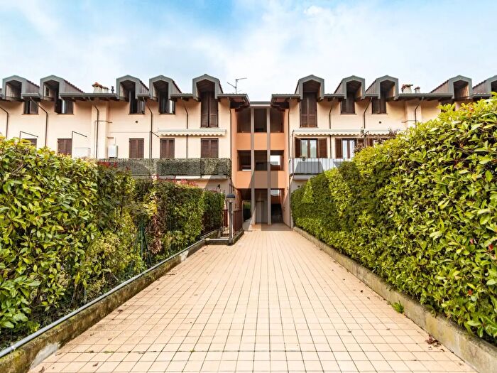 Appartamento trilocale in vendita in Via Ceresola b, Besana In Brianza