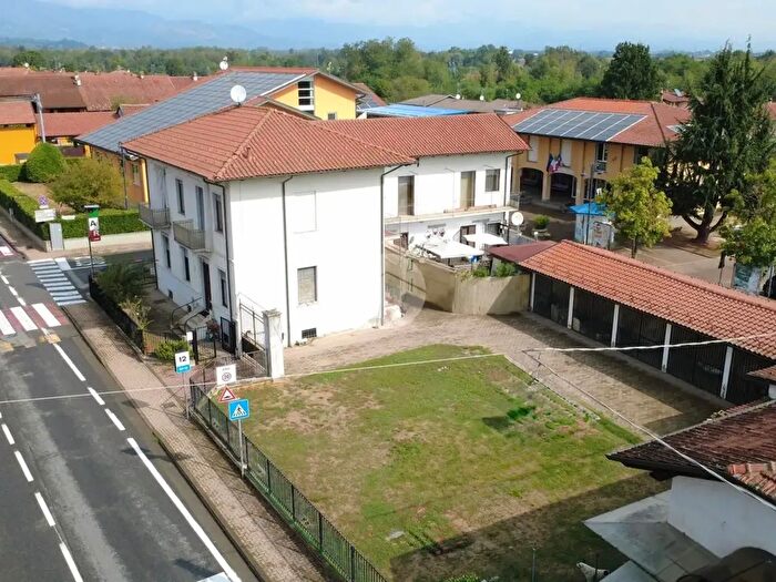 Casa con 7 locali in vendita in Via Salvatore Mura, Front