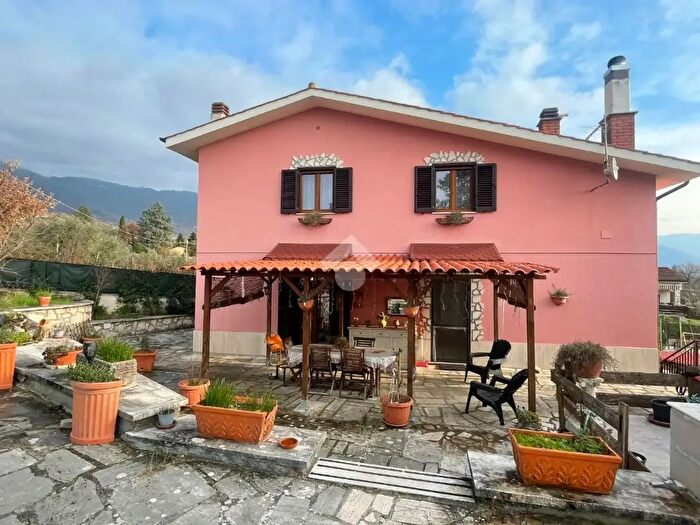 Casa quadrilocale in vendita in Contrada Pozziglio, Subiaco