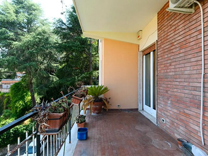 Appartamento quadrilocale in vendita in Via della Farnesina, Roma