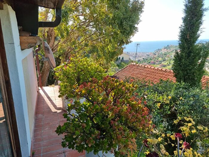 Appartamento con 5 locali in vendita in Strada San Giovanni, Sanremo