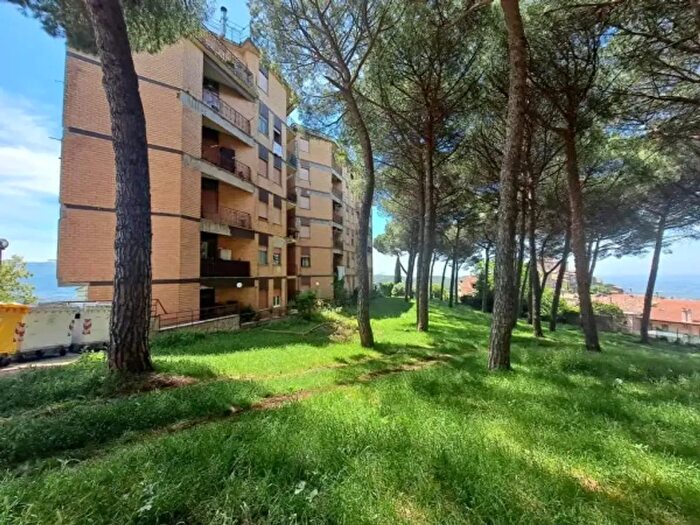 Appartamento trilocale in vendita in Via della Pineta, San Polo Dei Cavalieri