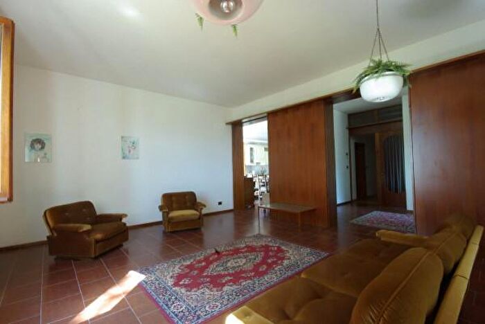 Casa con 6 locali in vendita in Sansepolcro