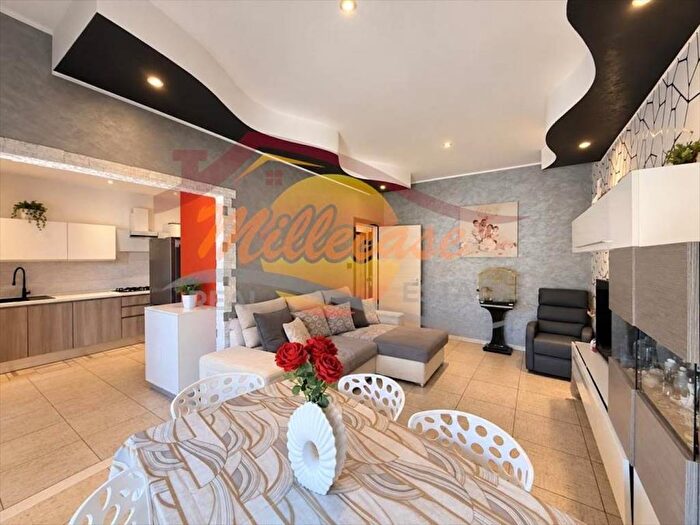 Appartamento trilocale in vendita in Via Adrano, Santa Panagia Teracati, Siracusa