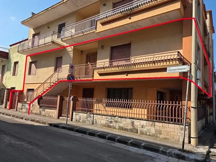 Appartamento con 6 locali in vendita in Via Francesco Ferruccio, Parabita