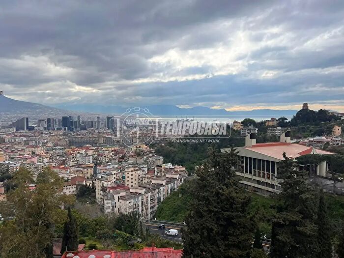 Appartamento quadrilocale in vendita in Via Ponti Rossi, Napoli