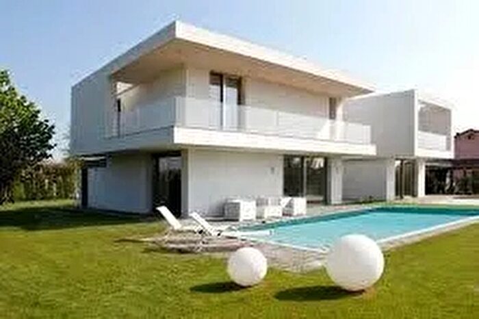 Casa con 6 locali in vendita in Aci Bonaccorsi