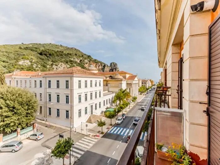 Appartamento con 6 locali in vendita in Via Roma, Terracina