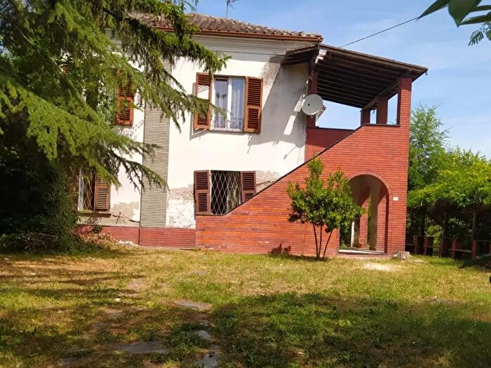 Casa con 8 locali in vendita in Via Carlo Ferraro, Capriata D'Orba