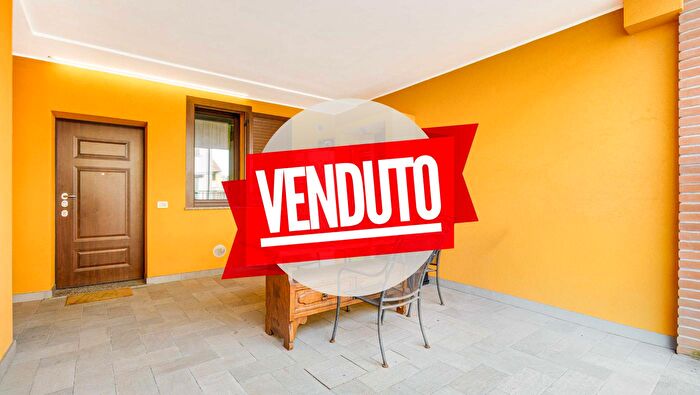 Appartamento trilocale in vendita in Via San Giulio, Cislago