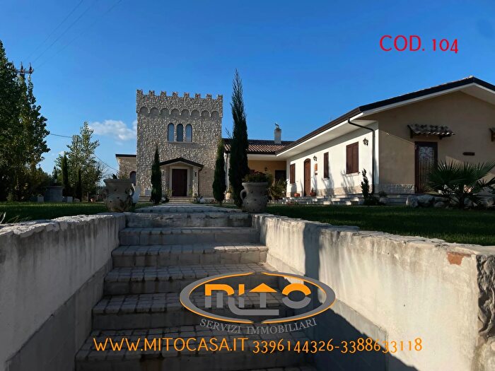 Casa con 10 locali in vendita in Via Venezia, Telese