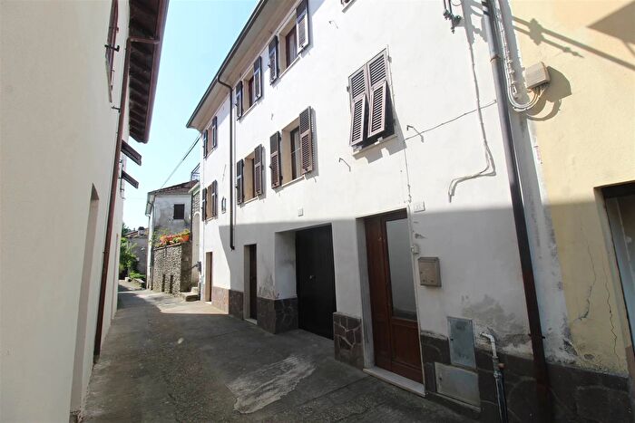 Casa con 7 locali in vendita in Licciana Nardi