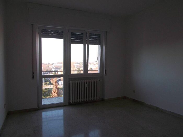 Appartamento trilocale in affitto in Via Silvio Pellico, Centro, Caronno Pertusella