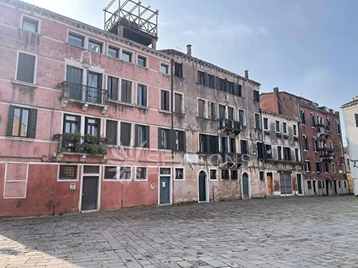 Appartamento trilocale in vendita in Venezia