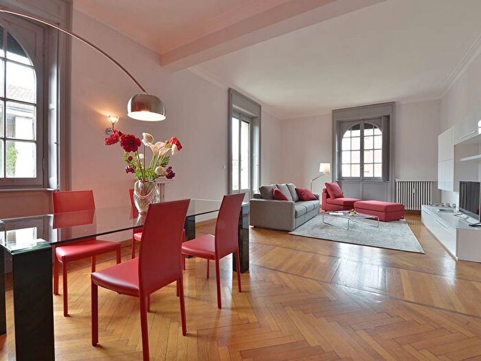 Appartamento trilocale in affitto in Via Sassoferrato, Porta Romana Medaglie d'Oro, Milano