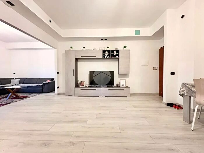 Appartamento trilocale in vendita in Via Bergamo, Cremona