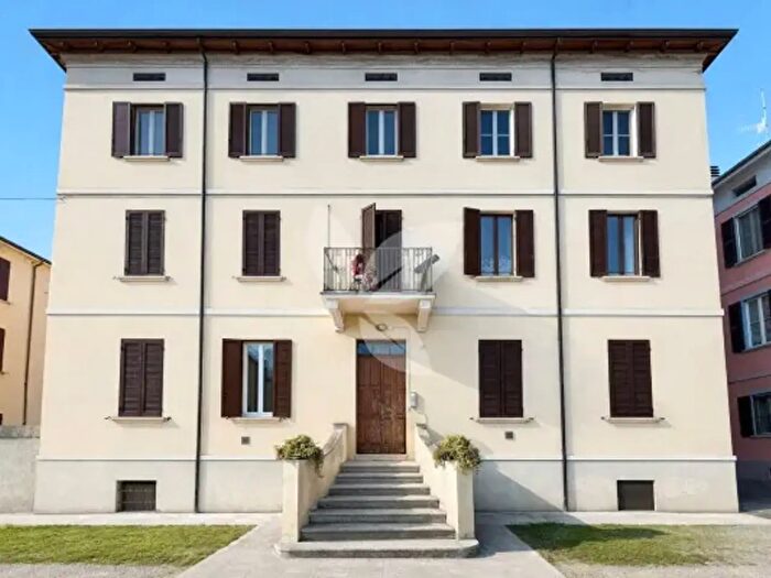 Appartamento trilocale in vendita in Via La Spezia, Parma