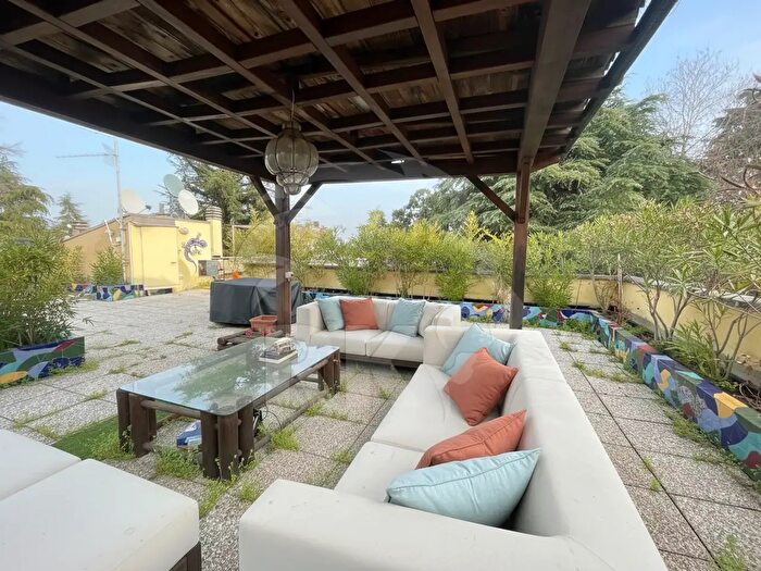 Appartamento con 5 locali in vendita in Via delle Rose, Bologna