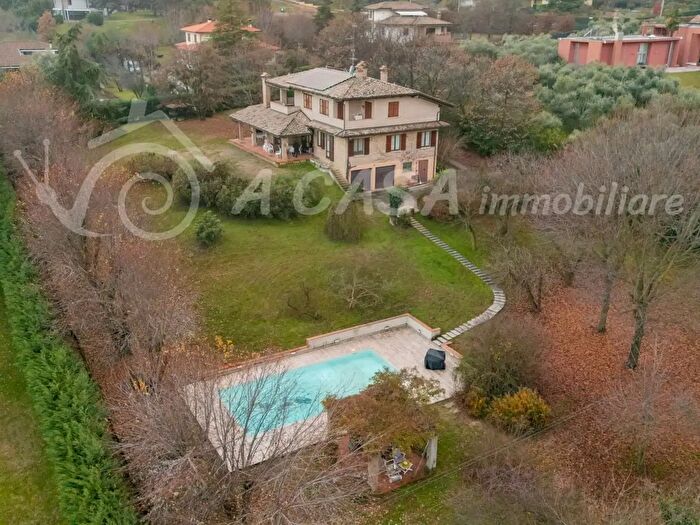 Casa con 17 locali in vendita in Via dei Vignaiuoli, Sala Baganza