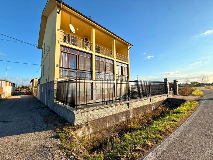 Casa trilocale in vendita in Via Campora, Vercelli