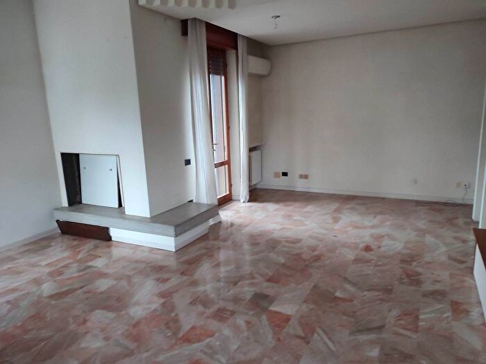 Casa con 6 locali in affitto in Via Lago dIseo, Laghetto, Vicenza