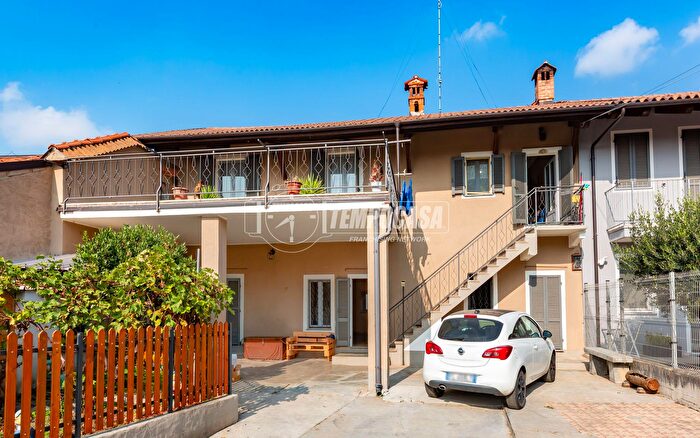 Casa quadrilocale in vendita in Via Salmour, Trinita