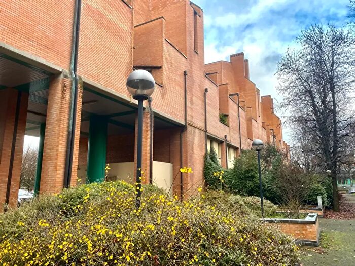 Appartamento trilocale in vendita in Via Beccadelli, Bologna