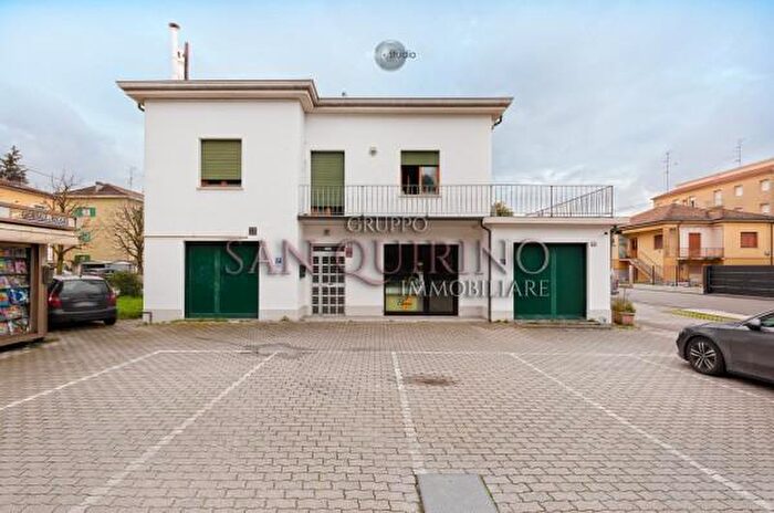 Casa con 5 locali in vendita in Viale Vittorio Saltini, Correggio