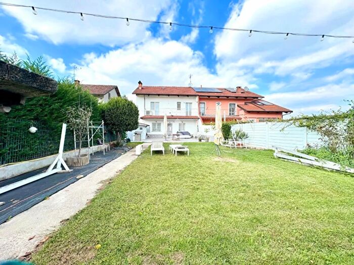 Casa con 6 locali in vendita in Frazione Ceretto, Carignano