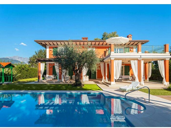 Casa con 6 locali in affitto in Via della Barbiera, Caranna, Forte dei Marmi